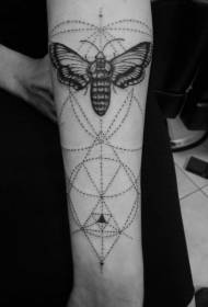 bukton prick itom nga geometry ug pattern sa tattoo sa butterfly