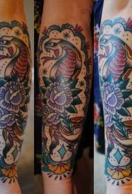 Braccio vecchio serpente colorato con motivo tatuaggio rosa viola