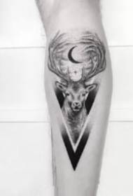 Nwa pwen jewometrik tatoo sou bra an