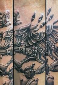 Rankos tikroviškas senas genties dekoratyvinis tatuiruotės modelis