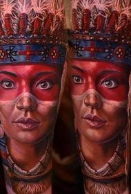 Kol rengi gerçekçi Hintli kadın portre dövme