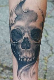 Patrón de tatuaje de cráneo realista de brazo gris