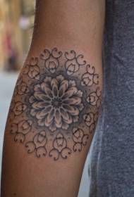 Padrão de tatuagem mandala bonito braço feminino