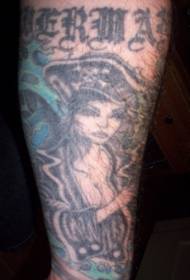 vackra pirat kvinna arm tatuering mönster