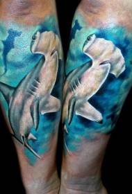 Corak tato gaya rambut hiu kanthi gaya realis