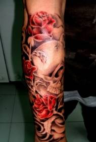 Wzór tatuażu w kolorze czaszki i czerwonej róży