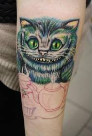 Gato amuado de braço pequeno com padrão de tatuagem de xícara de chá e bolo