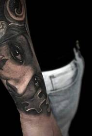 Arm Grey Wash Stil Frae Portrait Tattoo Muster