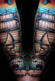 Gran barco de vela e patrón de tatuaxe do globo de brazo