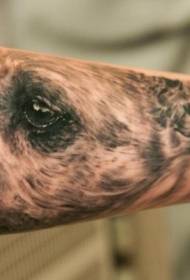 Ököl reális reális kutya avatar és levél tetoválás minta