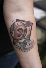 Braccio vecchio stile colorato divertente sole tatuaggio modello
