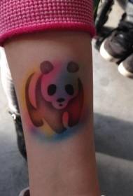 Braccio fatto in casa come un modello di tatuaggio colorato panda silhouette