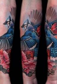 gamay nga bukton nga cute nga watercolor bird nga adunay sumbanan nga pula nga rosas nga tattoo