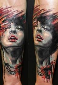 lille arm smuk kvinde portræt malet tatoveringsmønster