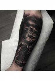 Tatuaje cu arme de moarte Băieți cu brațe pe gri închis Tatuaj cu moarte