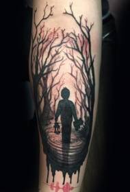 Braccio ragazzo inquietante con tatuaggio della foresta oscura