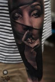 lytse earm swarte mysterieuze frou gesicht tatoetmuster