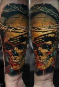 Tatuagem de caveira humana sangrenta colorida em estilo realista de braço