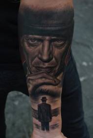 Brazo retrato realista del famoso actor tatuaje