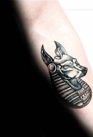 Modello di tatuaggio colorato bestia egizia stile braccio illustrazione