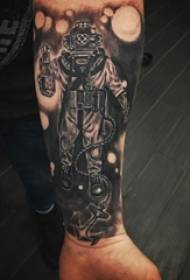 I-Astronaut tattoo iphethini yengalo yomfana we-tattoo i-astronaut tattoo