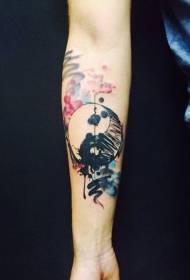 Arm käsintehty akvarellityylinen yin- ja yang-juorien tatuointikuvio