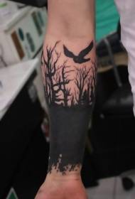 팔 검은 나무와 새 문신 패턴