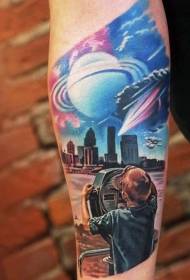 Arm kleur toekomstige styl stadsbeeld en planeet tatoeëring
