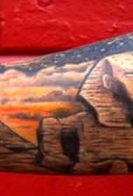 Padrão de tatuagem de tema de pirâmide de braço egito