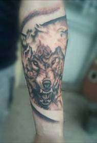 Photo de tatouage tête de loup goutte de sang fille au bras noir image de tatouage de tête de loup gris