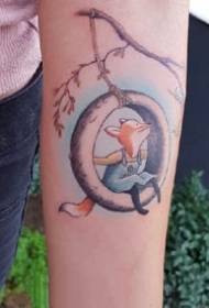 Tatuaje de patrón pequeño en el brazo: patrón de tatuaje pequeño y fresco de color en el brazo