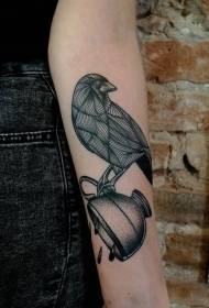 brazo punto negro línea de picadura pájaro y taza de té patrón de tatuaje