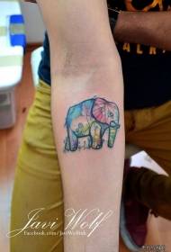 Μικρή γραμμή παλινδρόμηση βραχίονα ζωγραφισμένο μοτίβο τατουάζ ελέφαντα