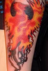 Bellu chjucu bello fiamma cù un mudellu di tatuatu di phoenix di culori