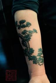 手臂優雅美麗的樹紋身圖案