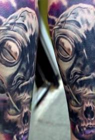 Arm mysterieuze stijl man gasmasker en schedel tattoo