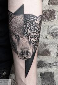 Snoíodóireacht lámh stíl leath-bán agus leath leath de na liopard avatar tattoo patrún