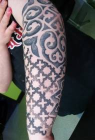 Cadro de tatuaje de patrón manchado con brazo negro