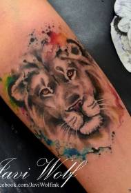 Arm lauvas šļakatas tintes tetovējums