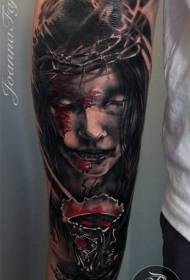 Ruke u boji horor stila s ženama s uzorkom tetovaže krvi