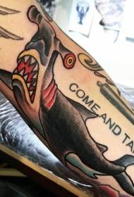 Braço assustador colorido padrão de tatuagem de tubarão-martelo