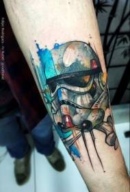 Braccio tatuaggio stile casco soldato tempesta simile all'acquerello moderno