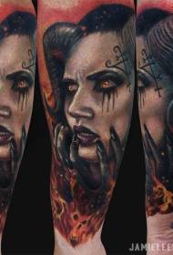 Braccio donna nuova stile tradizionale colorato con tatuaggio fiamma