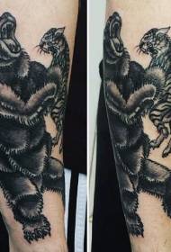 腕の彫刻スタイル黒大きなクマと虎のタトゥーパターン