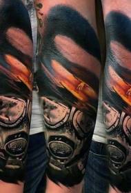 Tatuaj real de armă explozie nucleară și mască de gaz