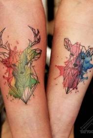 par liten arm skiss stil geometriska hjort huvud stänk bläck målade tatuering mönster