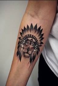 Modèle de tatouage de lion tribal bras brun