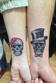 Modello tatuaggio braccio coppia teschio