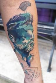 braç petit amb un retrat i un home amb barba, patró de tatuatge
