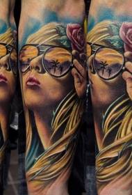 Patrón de tatuaxe de retrato de mulleres de cores do brazo